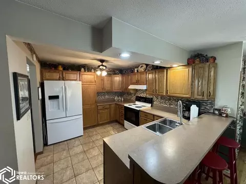 Kitchen - 1521 E Grant, Centerville, IA 52544 photo 1 of 8