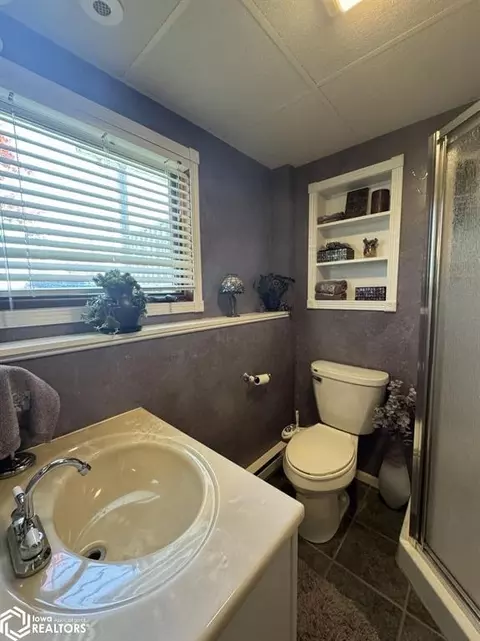 Bath - 1521 E Grant, Centerville, IA 52544 photo 5 of 6