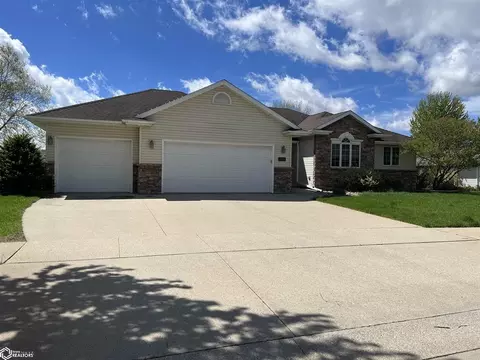 1217 Diamond Ct, Mason City, IA 50401