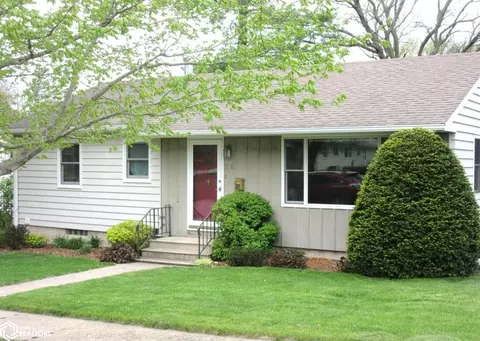 536 S 6th St, Forest City, IA 50436