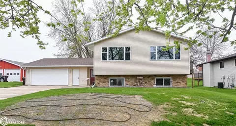 409 Nicholas Dr, Marshalltown, IA 50158