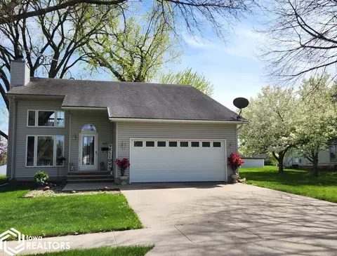 665 3rd Pl SE, Mason City, IA 50401