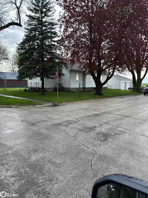 702 7th St, Whittemore, IA 50598