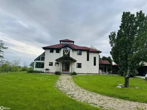 2365 Canadian Country Ct, Fairfield, IA 52556