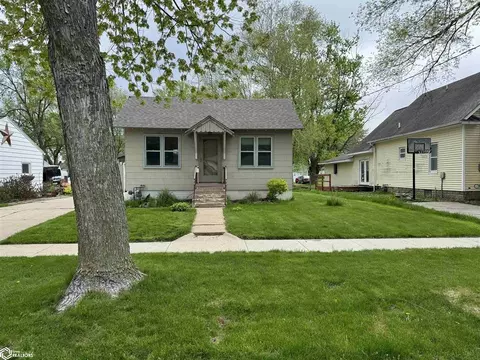 616 S 12th St, Clear Lake, IA 50428