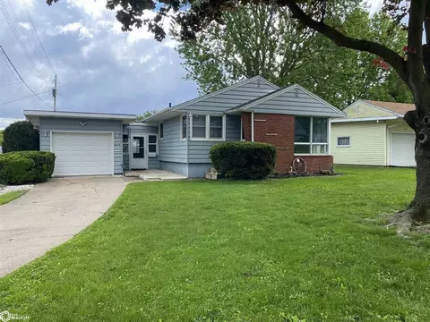 2012 S 4th St, Burlington, IA 52601