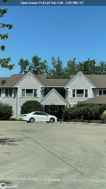 701 E Lowe Ave #204, Fairfield, IA 52556