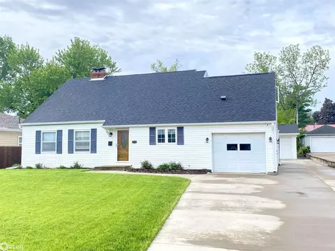 1310 W Main St, Marshalltown, IA 50158