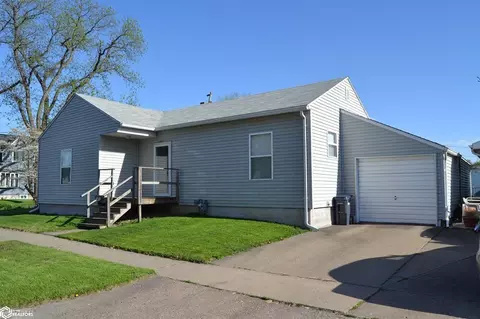 1403 Barret St, Burlington, IA 52601
