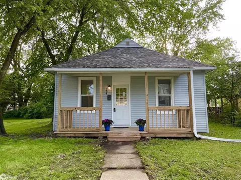 704 N 5th St, Fairfield, IA 52556