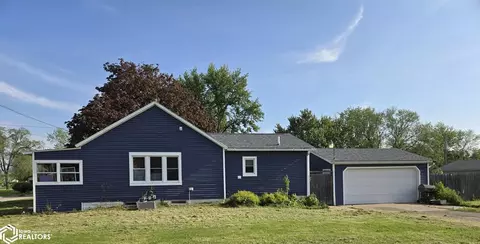 422 S 10th St, Albia, IA 52531