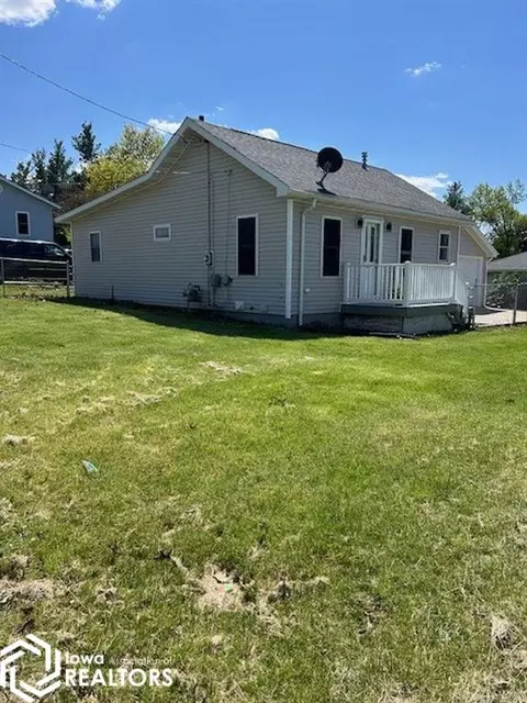109 E Ingledue St, Marshalltown, IA 50158