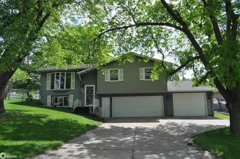 1142 Forest St, Carroll, IA 51401