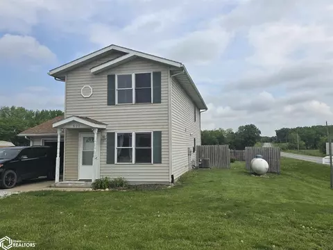 602 10th St, Bonaparte, IA 52620