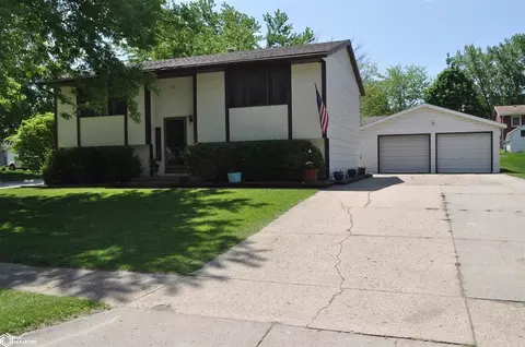 818 Troy Dr, Carroll, IA 51401