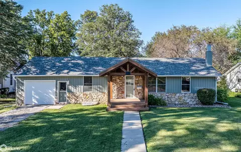 49 11th St, Woodbine, IA 51579
