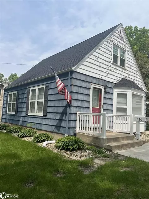 716 N 10th St, Clear Lake, IA 50428