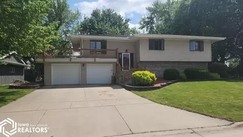 607 23rd St SW, Mason City, IA 50401