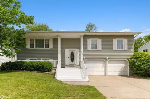 704 Randall Ln, Burlington, IA 52601