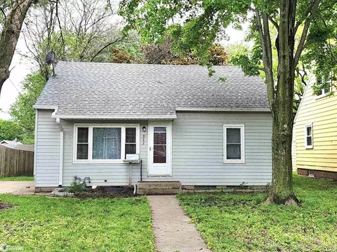 932 N Polk Ave, Mason City, IA 50401