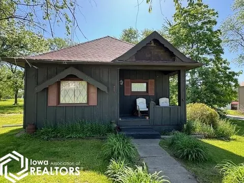 500 N 1st St, Mystic, IA 52574