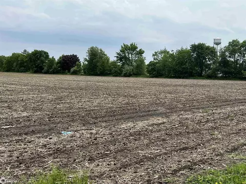 2 North Dr, Middletown, IA 52638