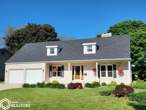1791 Springview Dr, Mason City, IA 50401