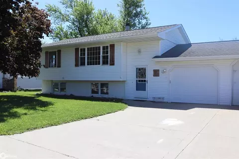 708 E College St, Toledo, IA 52342