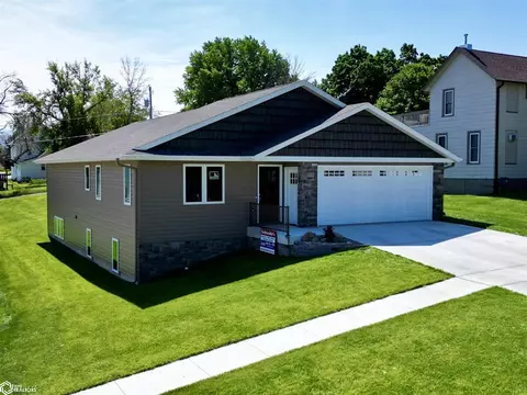 214 N Court St, Carroll, IA 51401
