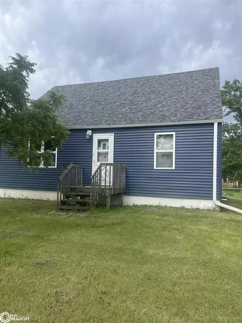 902 N 5th Ave, Marshalltown, IA 50158