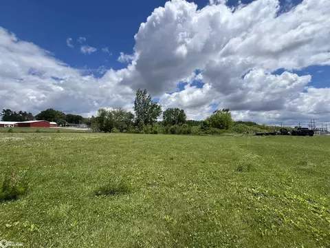 9 Wedgewood Drive, Clear Lake, IA 50428