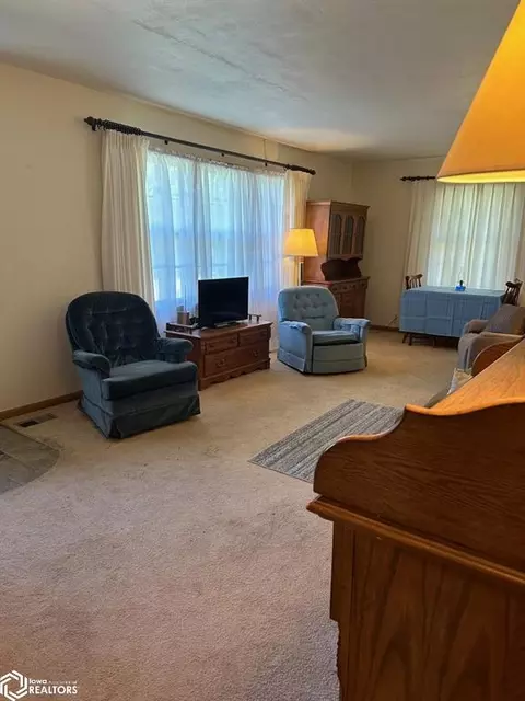 Living - 604 E 18th St, Atlantic, IA 50022 photo 1 of 2