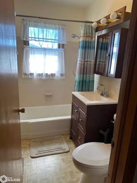 Bath - 604 E 18th St, Atlantic, IA 50022 photo 1 of 1