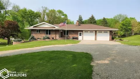 235 Jefferson Ave, Crystal Lake, IA 50432