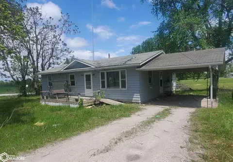 706 1st St N, Mystic, IA 52574