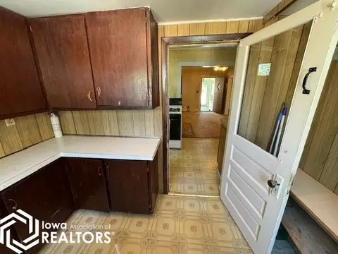 Entry Way - 309 E Pleasant, Cincinnati, IA 52549 photo 2 of 2