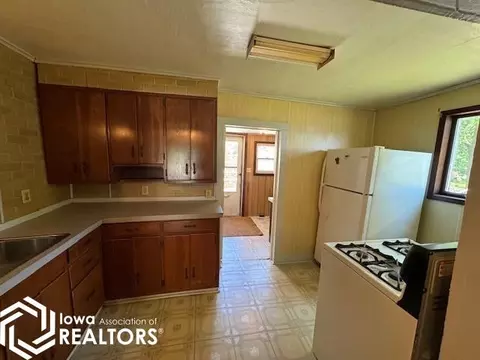 Kitchen - 309 E Pleasant, Cincinnati, IA 52549 photo 1 of 3