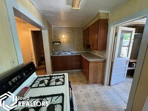 Kitchen - 309 E Pleasant, Cincinnati, IA 52549 photo 2 of 3