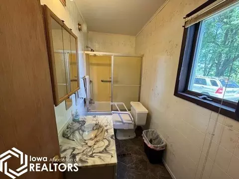 Bath - 309 E Pleasant, Cincinnati, IA 52549 photo 1 of 1