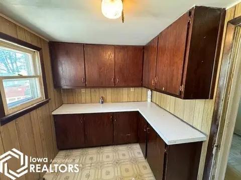 Kitchen - 309 E Pleasant, Cincinnati, IA 52549 photo 3 of 3