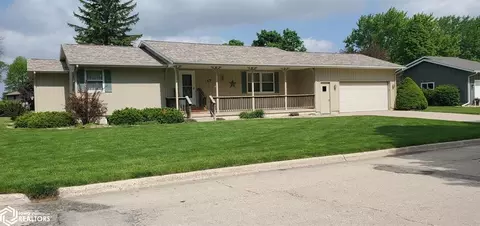 17 Williamsburg Cir NE, Mason City, IA 50401