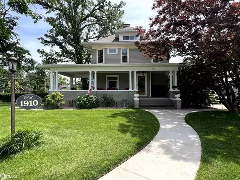 909 S 5th Ave W, Newton, IA 50208