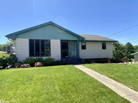 1113 N Division St, Audubon, IA 50025