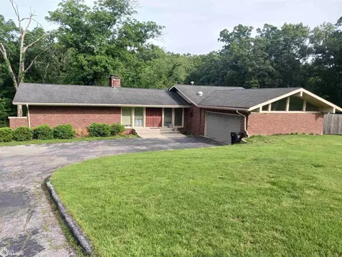 2 Birchwood Hill Dr, Ottumwa, IA 52501