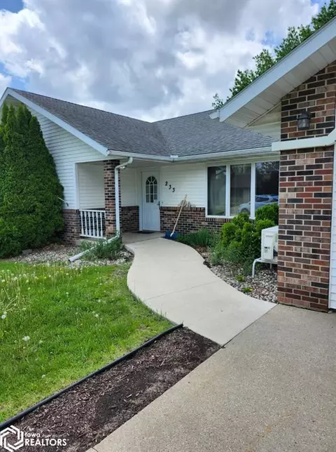233 6th St SE, Waukon, IA 52172