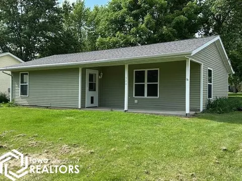 304 W 2nd St, Wayland, IA 52654