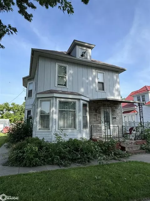 417 Swan St, West Burlington, IA 52655