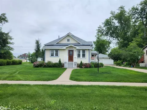 1819 8th Ave, Grinnell, IA 50112