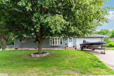2216 Amelia St, Burlington, IA 52601