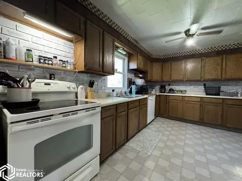 526 E Walnut St, Centerville, IA 52544 photo 18